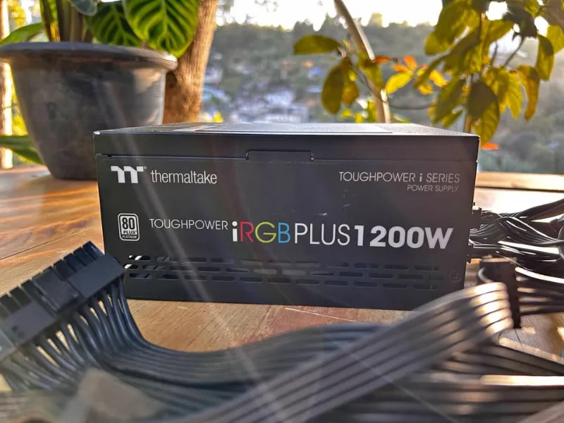 🔥 THERMALTAKE TOUGHPOWER iRGB PLUS 1200W – POTENCIA BRUTAL PARA TU PC GAMER 🔥
